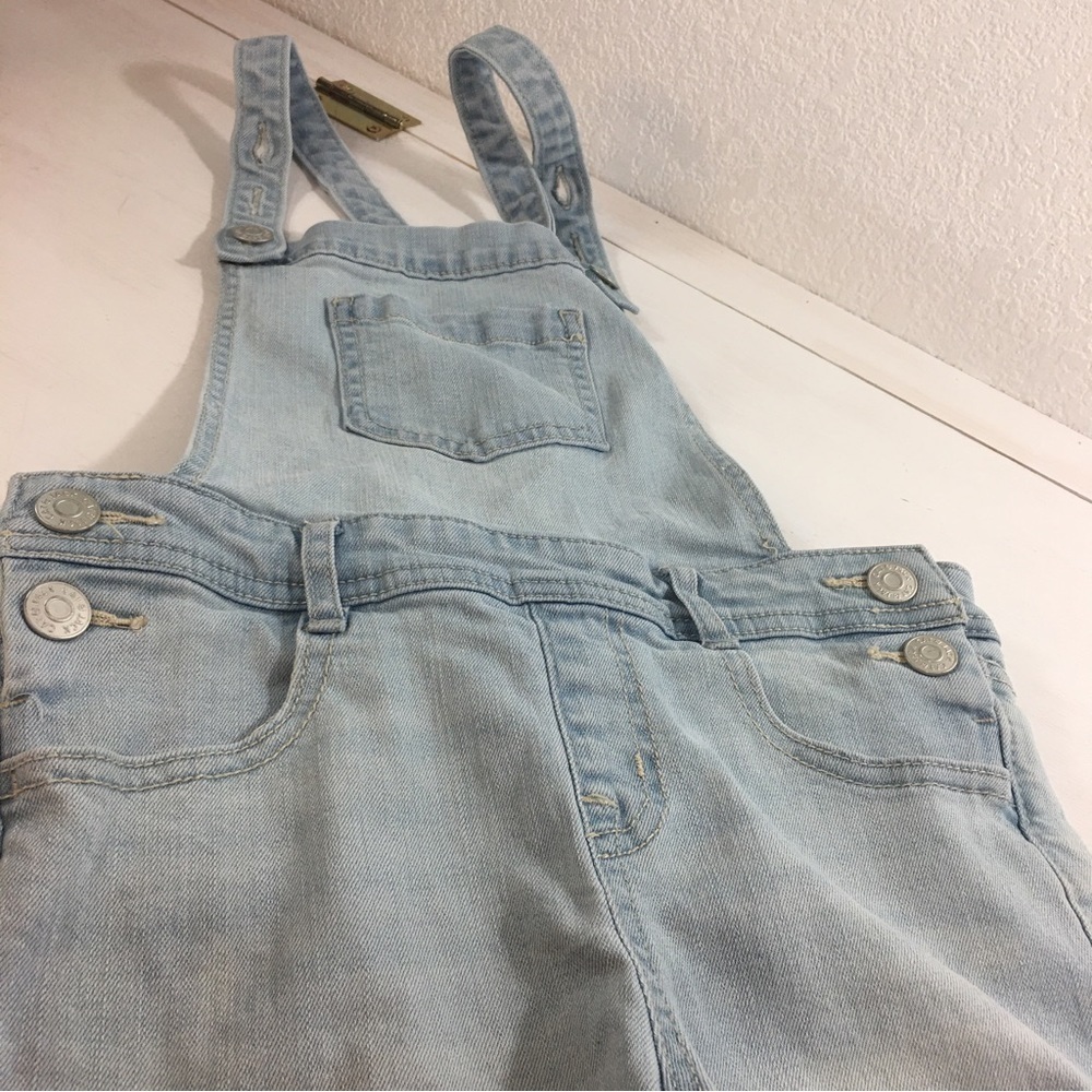 Cat & Jack Girls Super Stretch Shorts Jeans Overalls Light Wash Size S 6-6X - Picture 2 of 6